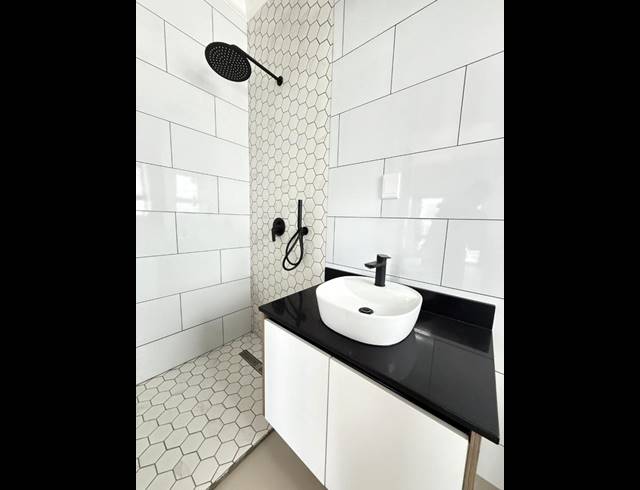 5 BEDROOM HOUSE FOR SALE IN TAFELZICHT